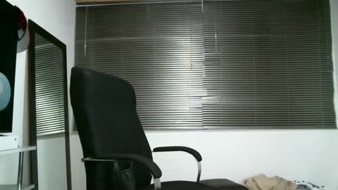 Snapshot of franccesco_699 chatting on February 28, 2:31 am franccesco_699 online show from February 28, 2:31 am