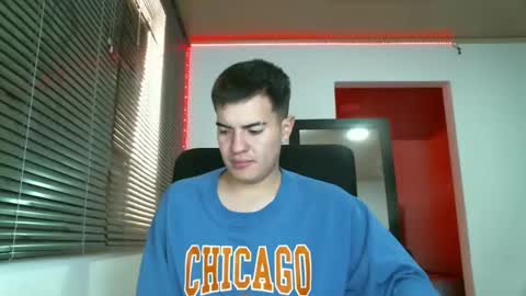 Snapshot of franccesco_699 chatting on February 11, 4:35 pm franccesco_699 online show from February 11, 4:35 pm