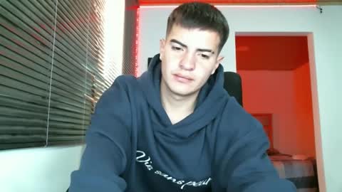 Snapshot of franccesco_699 chatting on February 19, 4:33 pm franccesco_699 online show from February 19, 4:33 pm