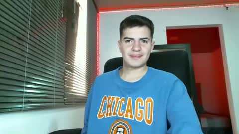 Snapshot of franccesco_699 chatting on February 9, 5:33 pm franccesco_699 online show from February 9, 5:33 pm