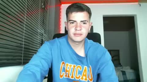 Snapshot of franccesco_699 chatting on February 16, 1:58 am franccesco_699 online show from February 16, 1:58 am