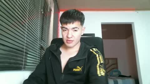 Snapshot of franccesco_699 chatting on March 6, 8:27 pm franccesco_699 online show from March 6, 8:27 pm