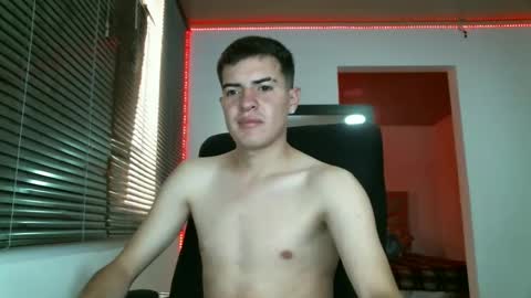 Snapshot of franccesco_699 chatting on February 10, 5:41 pm franccesco_699 online show from February 10, 5:41 pm