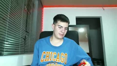 Snapshot of franccesco_699 chatting on February 11, 12:17 am franccesco_699 online show from February 11, 12:17 am