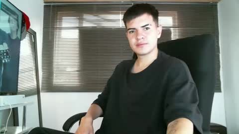 Snapshot of franccesco_699 chatting on March 2, 4:10 pm franccesco_699 online show from March 2, 4:10 pm