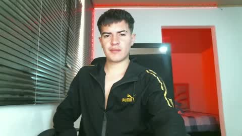 Snapshot of franccesco_699 chatting on March 10, 4:25 pm franccesco_699 online show from March 10, 4:25 pm