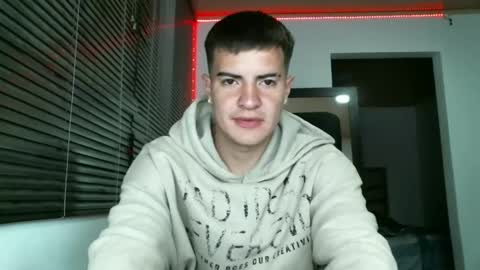 Snapshot of franccesco_699 chatting on February 19, 12:46 am franccesco_699 online show from February 19, 12:46 am