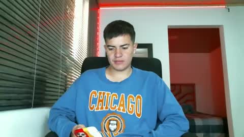 Snapshot of franccesco_699 chatting on February 21, 4:16 pm franccesco_699 online show from February 21, 4:16 pm