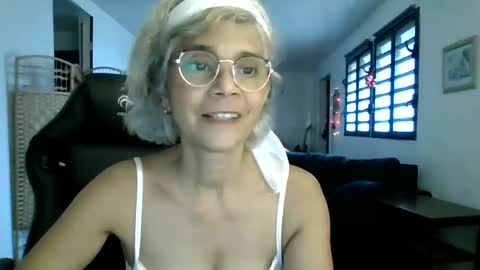 francelune online show from December 2, 1:52 pm