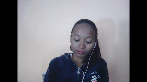 Snapshot of francine925426 chatting on October 23, 12:28 pm francine925426 online show from October 23, 12:28 pm