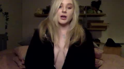Snapshot of francis_digby chatting on December 6, 11:30 pm Francis Digby online show from December 6, 11:30 pm