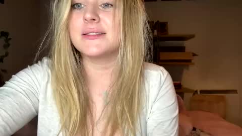 Snapshot of francis_digby chatting on February 24, 1:46 am Francis Digby online show from February 24, 1:46 am