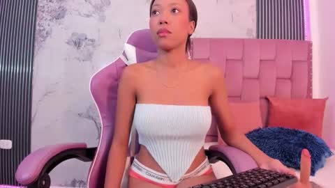 Laura online show from November 27, 8:16 pm