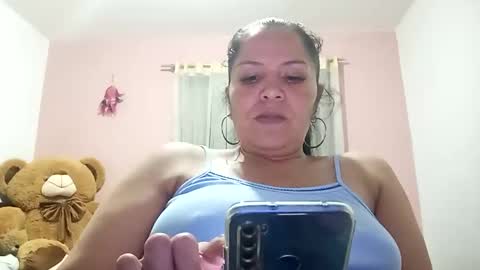 Snapshot of francy_froz chatting on March 12, 1:25 am francy froz online show from March 12, 1:25 am