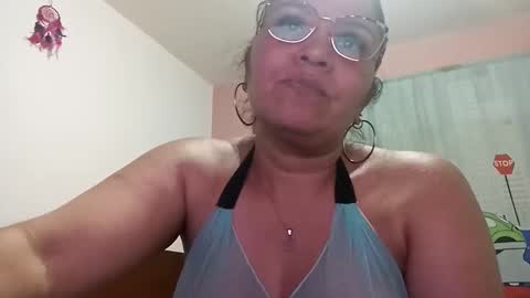Snapshot of francy_froz chatting on December 6, 3:24 am francy froz online show from December 6, 3:24 am