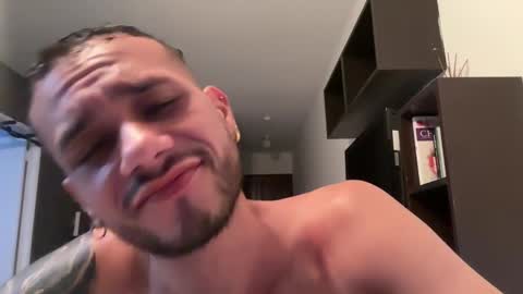 Snapshot of frankcokxxx chatting on February 23, 7:11 am Frankboxxx and mat online show from February 23, 7:11 am