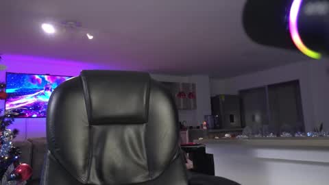 Frank Farrell. Hey remember to give me a thumbs up Ty online show from December 18, 3:57 am