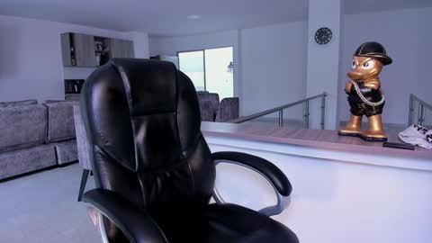 Frank Farrell. Hey remember to give me a thumbs up Ty online show from January 29, 9:39 pm