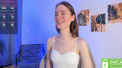 Snapshot of frankie_reese chatting on December 7, 6:43 pm Frankie online show from December 7, 6:43 pm