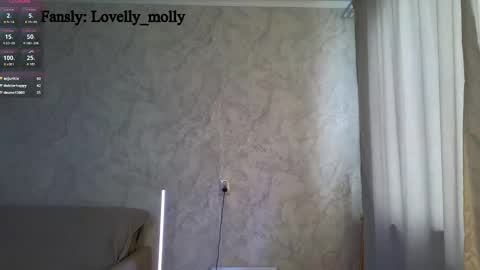 Snapshot of frauchocolate chatting on February 22, 1:35 pm Alice online show from February 22, 1:35 pm