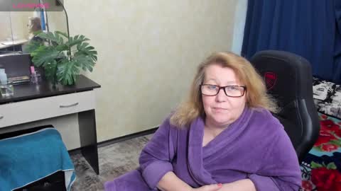 Snapshot of fraumartha chatting on December 12, 11:17 am FrauMartha online show from December 12, 11:17 am