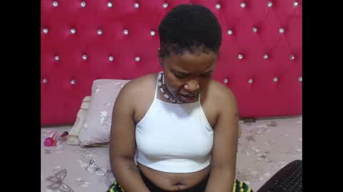 freakiekay online show from December 14, 8:04 pm