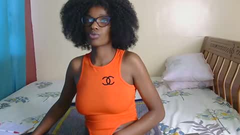 Snapshot of freakky_nessa chatting on December 14, 2:00 pm Nessa-Independent model online show from December 14, 2:00 pm