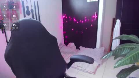 Lia Gomez online show from December 19, 6:25 pm