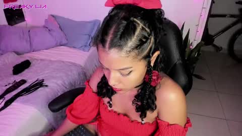Snapshot of freaky_lia chatting on February 16, 2:42 am Lia Gomez online show from February 16, 2:42 am