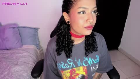 Snapshot of freaky_lia chatting on February 7, 11:13 pm Lia Gomez online show from February 7, 11:13 pm