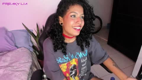 Snapshot of freaky_lia chatting on January 21, 2:11 am Lia Gomez online show from January 21, 2:11 am