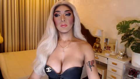 Snapshot of freakymariaxxxx chatting on February 25, 6:47 am Maria online show from February 25, 6:47 am