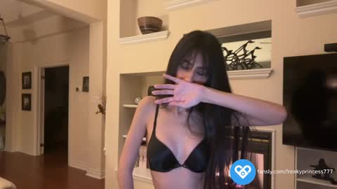 Snapshot of freakyprincess777 chatting on December 16, 6:10 am princess online show from December 16, 6:10 am