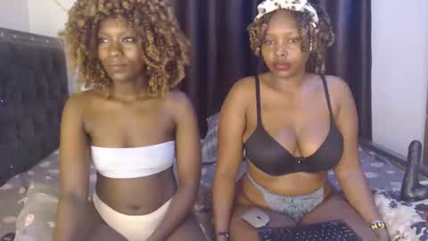 freakyshewolf1 online show from October 22, 4:26 am