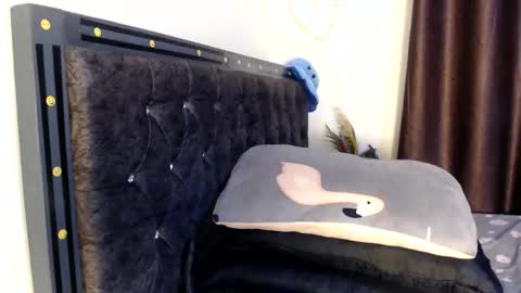 freakyshewolf1 online show from September 17, 3:43 am