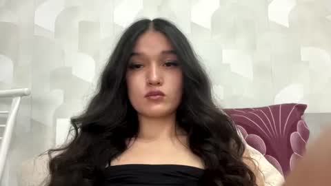 Mia online show from June 29, 10:15 am