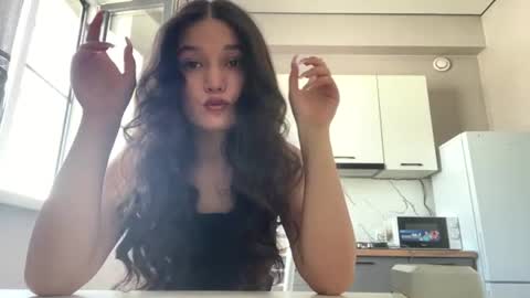 Mia online show from June 17, 5:12 am