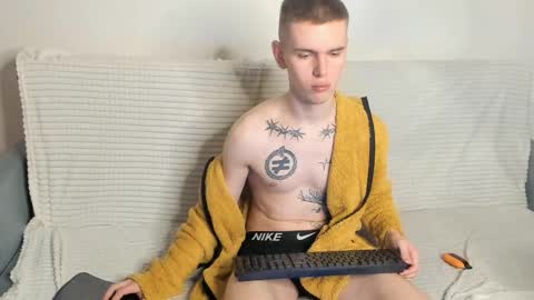 fredd_xanderrs online show from January 16, 10:12 pm