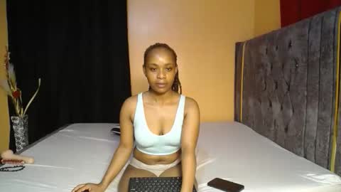 Snapshot of freesia_maquzee chatting on October 17, 4:49 am KYLIE online show from October 17, 4:49 am