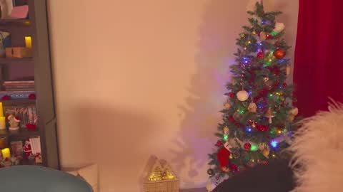 Louise or Lou 3 online show from December 18, 7:08 pm