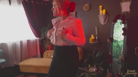 Louise or Lou 3 online show from October 23, 1:45 pm