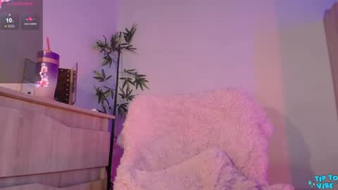 Snapshot of fresita44 chatting on December 21, 12:53 am see u 500 pm hora col online show from December 21, 12:53 am