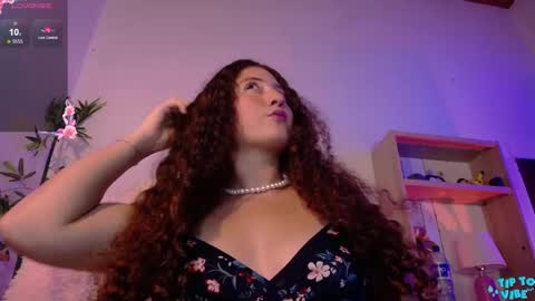 Snapshot of fresita44 chatting on December 23, 11:06 pm see u 500 pm hora col online show from December 23, 11:06 pm