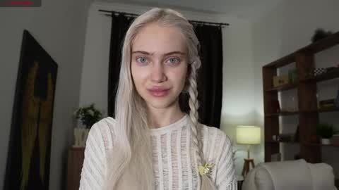 Freya online show from April 16, 8:09 pm