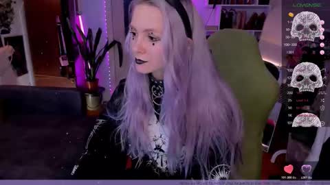 Frida A boost to fortune for the one who gives a thumbs up and a bonus lucky for those who support me by joining the fanclub online show from November 14, 1:13 pm