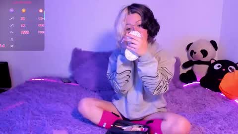 Snapshot of frida_lassi_ chatting on September 14, 9:49 pm frida_lassi_ online show from September 14, 9:49 pm