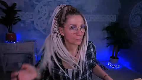 Frida Tander online show from May 6, 5:24 am