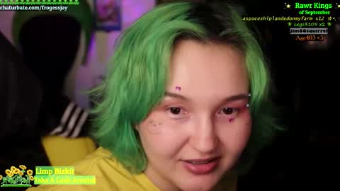 Snapshot of frogessjay chatting on September 17, 10:13 pm Jaywise Frogfoot online show from September 17, 10:13 pm