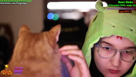 Snapshot of frogessjay chatting on December 4, 7:50 pm Jaywise Frogfoot online show from December 4, 7:50 pm