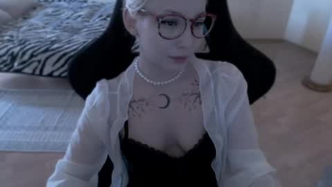 Lilith online show from May 5, 12:00 pm